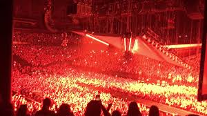 'lights for live', een fundraiser voor de livemuzieksector in ons land, heeft zondag virtueel het antwerpse sportpaleis uitverkocht. The Weeknd The Hills Legend Of The Fall Sportpaleis Antwerpen Youtube