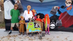 Lots of inspiration, diy & makeup tutorials and all accessories you need to create your own diy scooby doo daphne costume for halloween. Diy Scooby Doo Gang Family Costumes Costume Yeti
