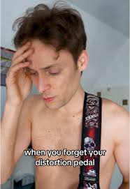 Mastering Guitar Solos Without a Distortion Pedal