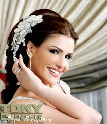 تسريحات عرائس لمصفف الشعر طوني مندلق Http Www Arab Lady Com 10426 Html Hair Styles Hair Makeup Hairstyle