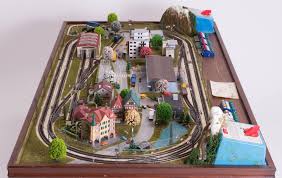 The hack includes the liatorp coffee table with glass top and pull out drawer that was modified to include an n scale model train set. Early 1970 S German Marklin Electrical Train Set Table Under Perspex Cover At 1stdibs