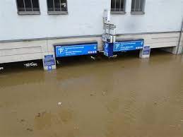 Archiv dass der straubing er stadtplatz nach einem starkregen unter wasser steht, ist nicht zu befürchten, weil es auf allen seiten. Hochwasser In Passau 50 Jahre Contipark