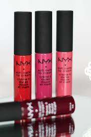 The texture and finish is literally like a lipstick that has been melted with some vaseline in it. Nyx Soft Matte Lip Cream Lavie Deboite