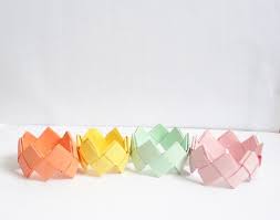 Do It Yourself Des Bracelets En Origami Origami Owl Bracelet Ideas Origami Origami Dress