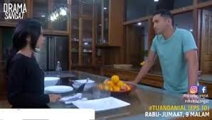 Nell, bekas tunang tuan danial kembali dari luar negara kerana rindukannya dan cuba untuk menyambung semula ikatan tunang mereka membuatkan is rasa siapa kata tuan danial hensem dan is cantik like boleh tak. Tuan Danial Videos Facebook