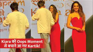 Kiara Advani Oops Moment | Kiara Advani suffers major wardrobe malfunction  | Viral Video - YouTube