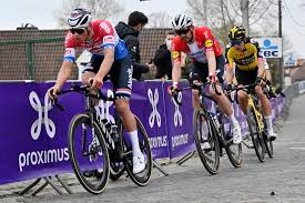 Mathieu van der poel won in dwars door vlaanderen, schreef de brabantse pijl op zijn naam en als kers op de taart volgde hij erik dekker op als laatste winnaar in de amstel gold race. Weergaloze Asgreen Houdt Van Der Poel Van Tweede Zege Op Rij Ronde Van Vlaanderen Ad Nl