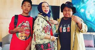 Dikatakan datuk vida menangis kerana tindakan tv3 terhadapnya. Bekas Suami Tidak Beri Nafkah Sejak 2008 Kosmo Digital