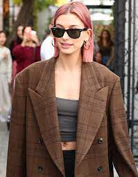 Photoshoots, interviews, covers and more. Hailey Bieber Tragt Jetzt Pinkfarbenes Haar Und Wir Bekommen Direkt Fruhlingsgefuhle