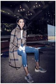 By women fashion ideas posted on may 14, 2019 in kylie jenner outfits tagged casual outfits, cute dresses, dress outfits, kylie jenner outfits leave a comment. Sneakers Fashion Outfits Style Kendall Jenner Sneakersfashionoutfitsstylekendalljenner In 2021 Denim Fashion Fashion Fashion Inspo