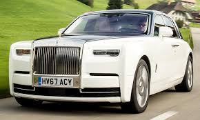 Based at goodwood near chichester in west sussex, it commenced business on 1st january 2003 as its new global production facility. Neuer Rolls Royce Phantom 2018 Testfahrt Autozeitung De