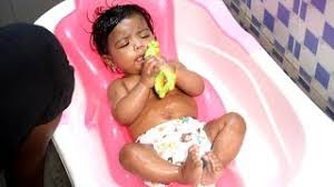 Various baby care accessories (476 reviews). Luvlap Baby Bath Tub Review And Demo Of How To Bath Baby Youtube