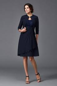 Beide künstler begegneten sich damals in hannover. Conchita Wurst Zieht Sich Mit Einem Schwarzen Brautkleid Aus Liuhaoke