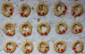 Czech walnut wreath cookies / nut roll recipe brown eyed baker / czechoslovakian shortbread cookie bars (susenky) are part of the cukrovi (confections) that are traditionally served at christmas time. Christmas Cookie Palooza Almond Wreath Butter Cookies Writes4food