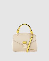 In english use, the term tricolore, french and italian spelling of tricolour (flag), may refer to: Sac A Main Tricolore Beige Taupe Et Jaune A Rabat Pepe Moll Mode El Corte Ingles