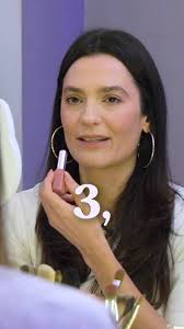 É brilho que você quer, @? ✨️ No Lab da Beleza deste sábado (15/3),  @Vanessa Rozan testa o novo gloss labial da @Fenty Beauty, a marca de  maquiagem da cantora Rihanna. O chamado "Gloss Bomb Stix ...