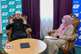 Facebook/ebit lew) ustaz ebit managed to get the family moved into a bigger, better home, the grandfather checked at the hospital and promised to help the kids with their education and future. Ustaz Ebit Lew Shares The Secret To Success With Ump Residents Ump News