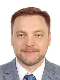 Найпоширеніша версія повідомляє, що місцевість, де тепер знаходиться луцьк, мала вигідне оборонне розташування — з півночі та заходу межі міста визначалися вигином річки стир, на півдні протікав. Centralna Viborcha Komisiya Vibori Narodnih Deputativ Ukrayini 2019