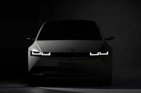 This £36,995 electric car will come with two battery and motor options, and up to 300 miles of range. Hyundai Bocorkan Mobil Listrik Ioniq 5 Meluncur Februari 2021