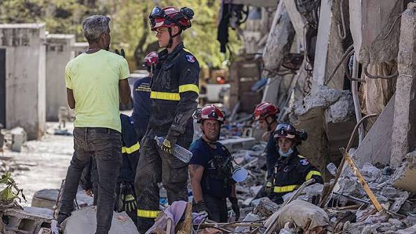 Las denuncias contra el Gobierno venezolano de impedir las labores de  rescate y entrega de ayuda tras doble terremoto | Emol.com