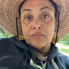 What to wear to a jazz fest for comfort and style?