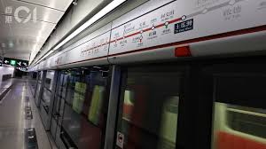 屯馬綫（英語：tuen ma line）3，香港局部營運中的鐵路綫註 4，規劃和建築沙田至中環綫時稱為東西走廊（英語：east west corridor）4，是沙田至中環綫大圍至紅磡的新建路段，與現有的西鐵綫和原有的馬鞍山綫連接而成。當本綫全綫通車後，將會直接貫通新界及九龍多個地區，總長度約56公里5，合. Cdyxhgjtlh5znm