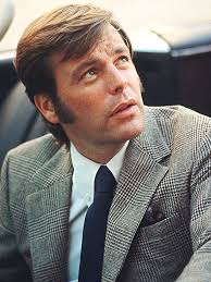 Opération Vol avec Robert Wagner : La série