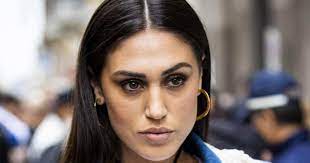 Belen rodriguez fotografata mentre fa i bisogni in mare, archiviate le accuse di aggressione ai paparazzi. Cecilia Rodriguez Auguri Ose Alla Suocera E Scoppia La Polemica