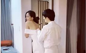 Mai phương thúy (sinh ngày 6 tháng 8 năm 1988) là hoa hậu việt nam 2006. Noo PhÆ°á»›c Thá»‹nh Va Mai PhÆ°Æ¡ng Thuy Ráº¯c Thinh Vá»›i Nhau Suá»'t Ä'em