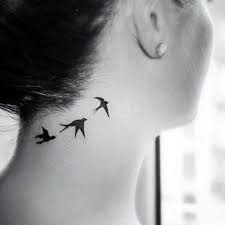 Small Bird Neck Tattoos For Guys Pin De Sara Em Tatuagens E Coisas Que Acho Interessante Em 2020 Tatuagens Aleatorias Tatoo Tatuagem Mae