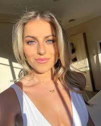 Emma Olsen's Instagram, Twitter & Facebook