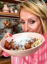 QUICK ITALIAN BEEF STEW WITH PASTA AND PARMESAN 🇮🇹🍝🧀 Super tender beef  stew in 35 minutes (what?!) instead of 2 hours. 🕒✨ Only possible with the  Moulinex Cookeo! A delicious meal for a busy day. Check ...