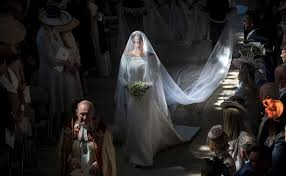 Meghan markles hochzeitskleid hingegen ist pur, minimalistisch und klassisch modern. Die Schonsten Royalen Hochzeitskleider Aller Zeiten Brigitte De