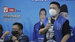 Mencari pekerjaan pun semakin sulit sebab jumlah pencari kerja lebih banyak dibandingkan pekerjaan itu sendiri. Cara Bekerja Di Kantor Kecam Jika Ingin Produktivitas Karyawan Meningkat Coba Tiru 6 Cara Jitu Membuat Karyawan Betah Bekerja Di Kantor Berikut Ini