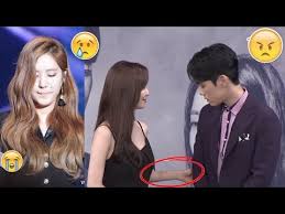 2016 | ким джон хён на премьере фильма «пандора». Snsd Seohyun Was Rejected Link Hand With Kim Jung Hyun Youtube
