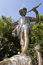 Discover peter pan statue in london, england: Der Beruhmte Peter Pan Statue In Kensington Gardens London Lizenzfreie Fotos Bilder Und Stock Fotografie Image 20935416