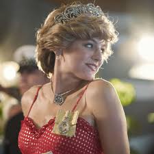 Olivia colman stars as elizabeth. Princess Diana S Outfits On The Crown Season 4 Pictures Popsugar Fashion
