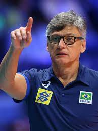 Dal zotto spillede først for brasilianske klubber, med hvem han blev nationale mestre og sydamerikanske klubmestre. Renan Dal Zotto Diz Que Treinou Duas Vezes Por Dia Apos Ter Covid 12 07 2021 Uol Olimpiadas