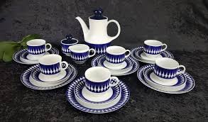 Vintage Kaffeeservice Fur 6 Personen Von Bavaria Mitterteich Aus Porzellan Fruhstucksservice Geschirr Weiss Blau Kaffee Set Mid Century Sugar Bowl Set Bowl Set Sugar Bowl