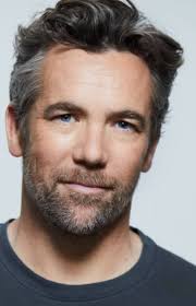 Ya conocemos al nuevo galán de Andy Sachs en 'The Devil Wears Prada 2' ♥️.  Y aunque tenemos que decirle adiós a Nate, la química entre Anne Hathaway y  Patrick Brammall es