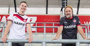 Javi garcia (sevilla) gegen kevin freiberger (rwe) michael gohl / funke foto services. Rot Weiss Essen 20 21 Home Away Kits Released Footy Headlines