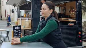 Découvrez toutes les infos sur cette série tv. Green Sweater Quot Duck Quot In Cashmere Worn By Louise Alexandra Naoum In Tomorrow Belongs To Us Episode 840 Spotern