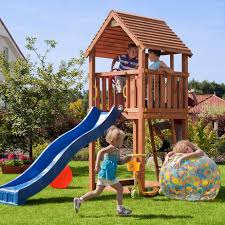 Pentru a asigura siguranţa utilizatorilor pentru acest spatiu de joaca va recomandam sa il verificati la începutul fiecărui sezon si de două ori pe lună în timpul sezonului de utilizare. Online Deals Tobogan Cu Leagan Pentru Copii Loc De Joaca Exterior Din Lemn