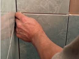 Poser du carrelage est accessible à tout néophyte pourvu de la bonne technique et des bons outils. Poser Du Carrelage Mural