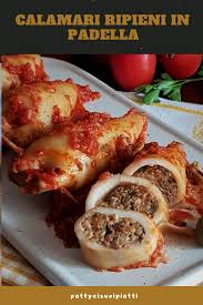 I calamari ripieni al limone sono un secondo piatto di pesce davvero facile e veloce da realizzare, ideale per pranzi e cene estivi. Calamari Ripieni In Padella Una Ricetta Molto Saporita Ricette Pasti Italiani Calamari