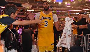 Durchsuchen sie unsere große auswahl an lakers trikots für männer, frauen und kinder, um sich darauf vorzubereiten, in ihrem team fuß zu fassen. Nba Anthony Davis Kehrt Mit Den Los Angeles Lakers Nach New Orleans Zuruck Enttauschte Liebe