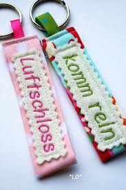 Für die anhänger habe ich mich ausschließlich bei der schlüsselbandsammlung. Schlusselanhanger Diy Was Eigenes Blog Schlusselanhanger Nahen Schlusselanhanger Filz Schlusselanhanger