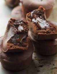 Moelleux Au Chocolat Au Coeur Coulant Pour 6 Personnes Recettes Elle A Table Recette Moelleux Au Chocolat Recette Moelleux Chocolat Recette Moelleux