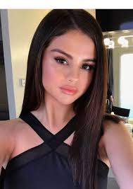 Selena Gomez Looks Sexier Than Ever With Plump Lips Straight Hair For New Ad In 2020 Selena Gomez Hair Selena Gomez Makeup Straight Hairstyles