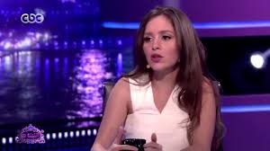 جميلة عوض، ممثلة مصرية، لفتت الأنظار إليها بقوة بعد عرض المسلسل التلفزيوني تحت السيطرة في عام 2015، مقدمة من خلاله شخصية هانيا الذي يعد أول دور لها في مشوارها الفني. Ø§Ù„Ù„ÙŠÙ„Ø© Ø¯ÙŠ Ø´Ø§Ù‡Ø¯ Ø±Ø¯ ÙØ¹Ù„ ÙˆØ§Ù„Ø¯Ø© Ø§Ù„ÙÙ†Ø§Ù†Ø© Ø¬Ù…ÙŠÙ„Ø© Ø¹ÙˆØ¶ Ø¹Ù„Ù‰ Ù…Ø´Ù‡Ø¯ Ø§ØºØªØµØ§Ø¨Ù‡Ø§ ÙÙŠ ØªØ­Øª Ø§Ù„Ø³ÙŠØ·Ø±Ø© Youtube
